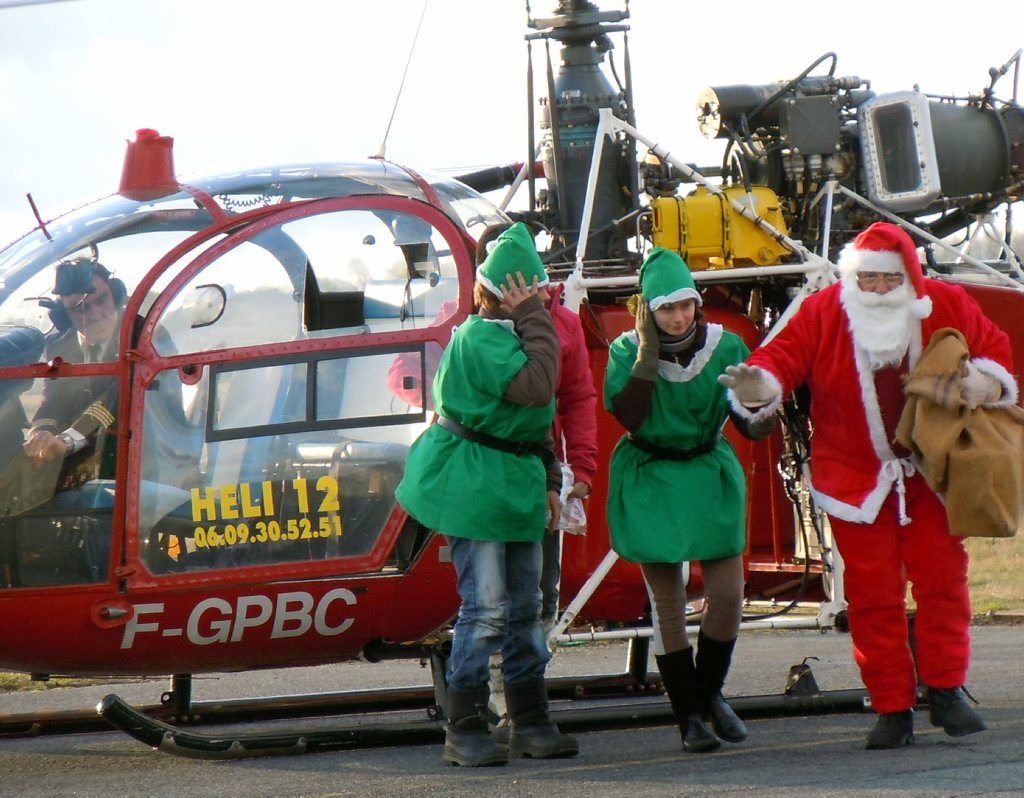 Le Père Noël est arrivé en hélicoptère
